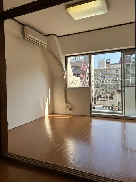 東口ビル 室内（洋室・フローリング）｜北千住の一棟マンション