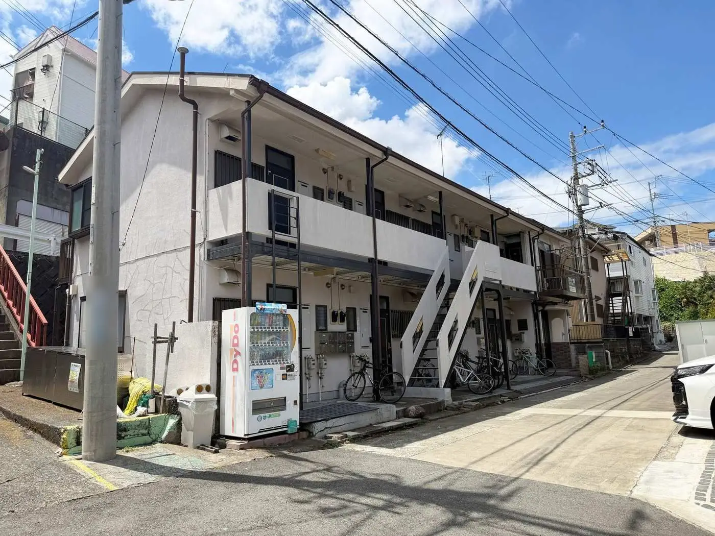 秦野市南矢名一棟アパートの建物全景（木造スレート葺2階建・全11戸／小田急小田原線 東海大学前駅 徒歩9分）