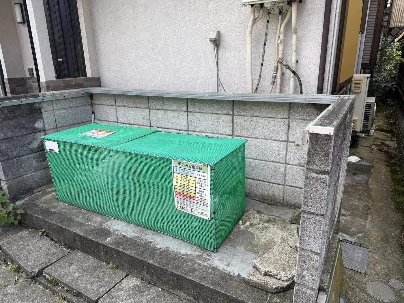 秦野市南矢名一棟アパートの敷地内ゴミ収集場所