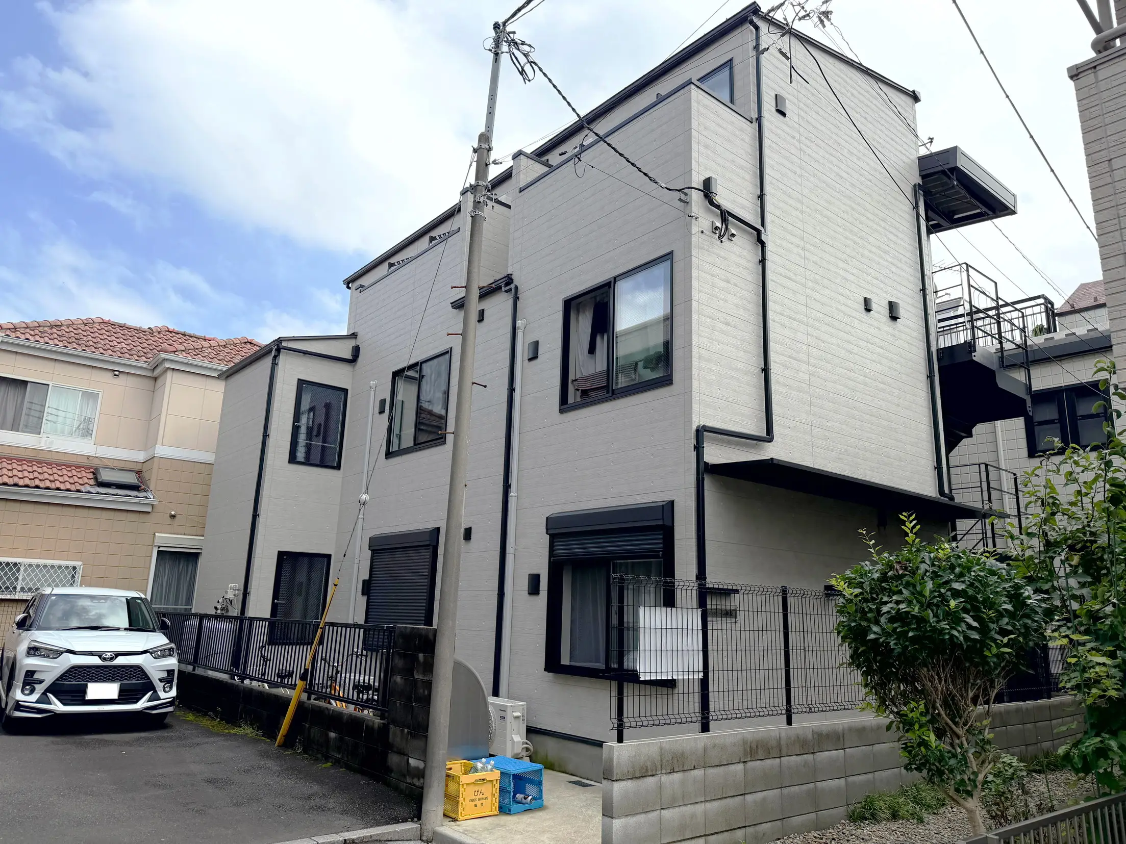 足立区栗原2丁目一棟アパートの外観 — 2023年3月築・木造3階建・全8戸（1K×8戸）